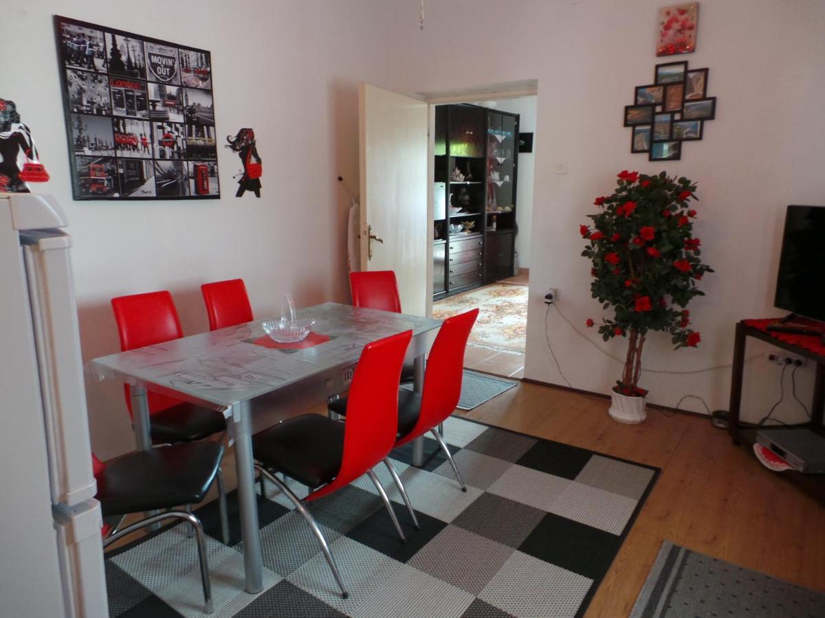 2 L Apartment Jablanac Luaran gambar