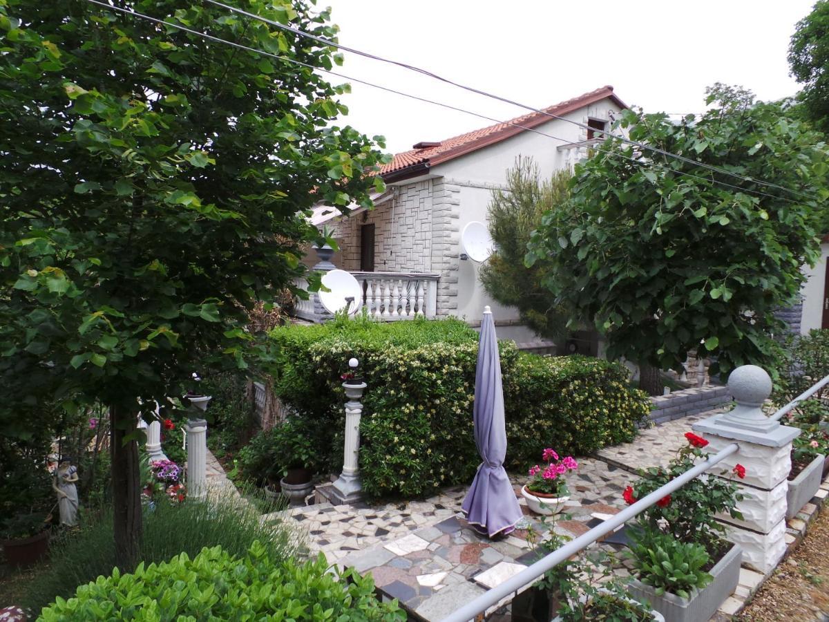 2 L Apartment Jablanac Luaran gambar