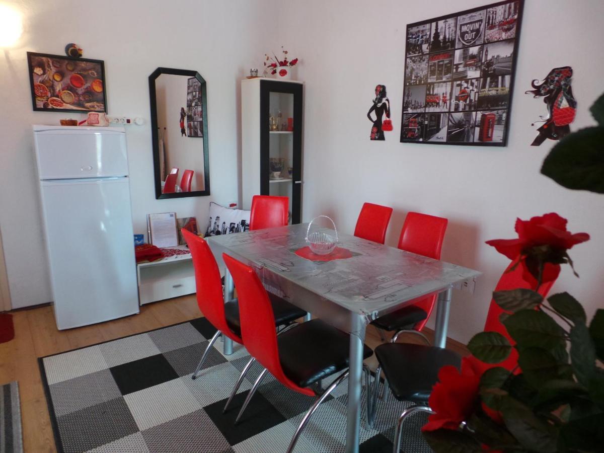 2 L Apartment Jablanac Luaran gambar